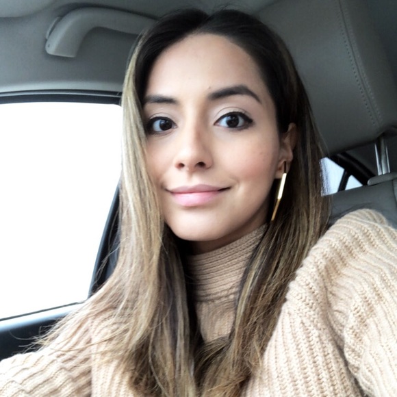 Meet your Posher, Fernanda - Picture 1 of 1